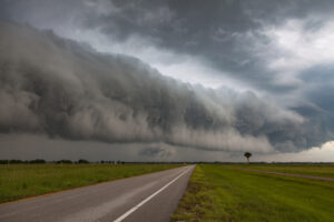 Shelf Clouds are often mistaken as Wall Clouds...even by meteorologists. But they are very different than wall clouds.